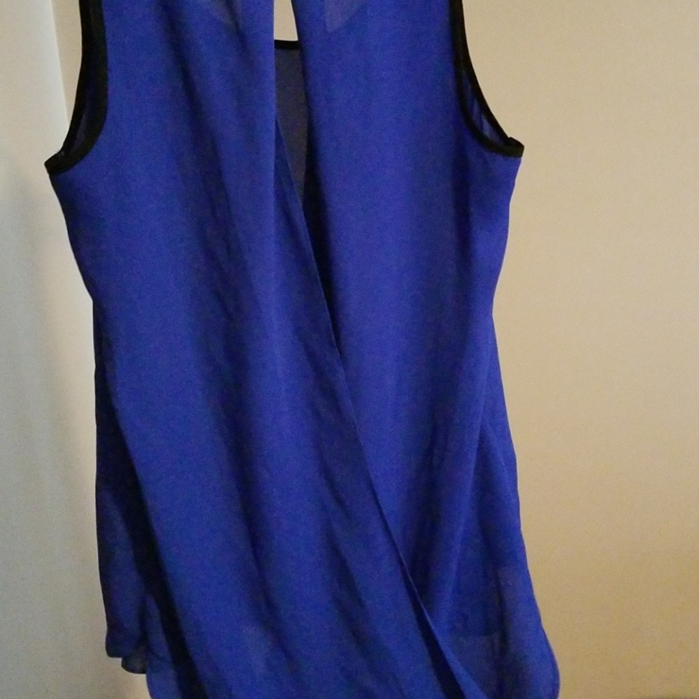 Express Open Draped Back Tank - Picture 3 of 5